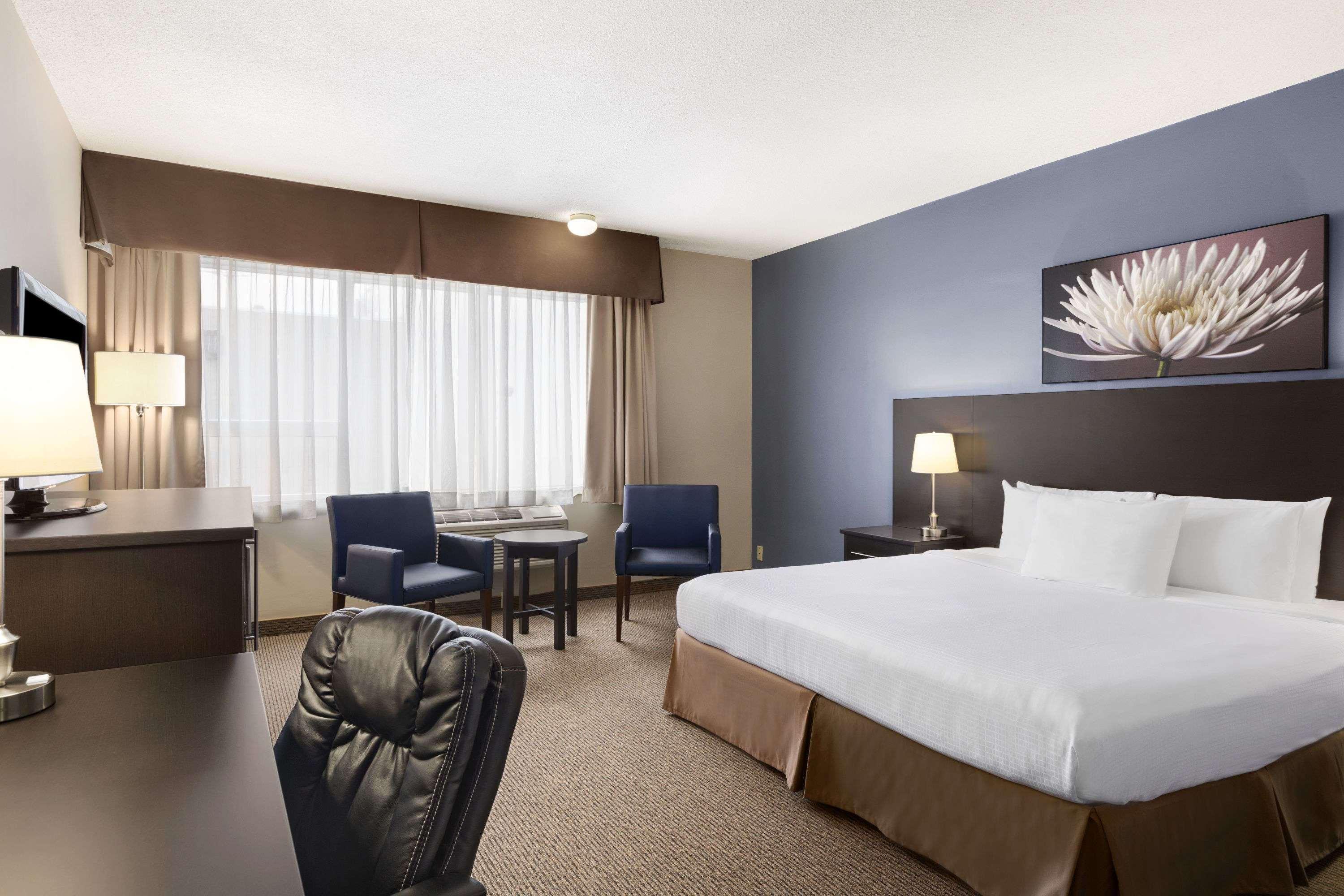 Days Inn By Wyndham Montreal Airport Conference Centre Dorval Buitenkant foto