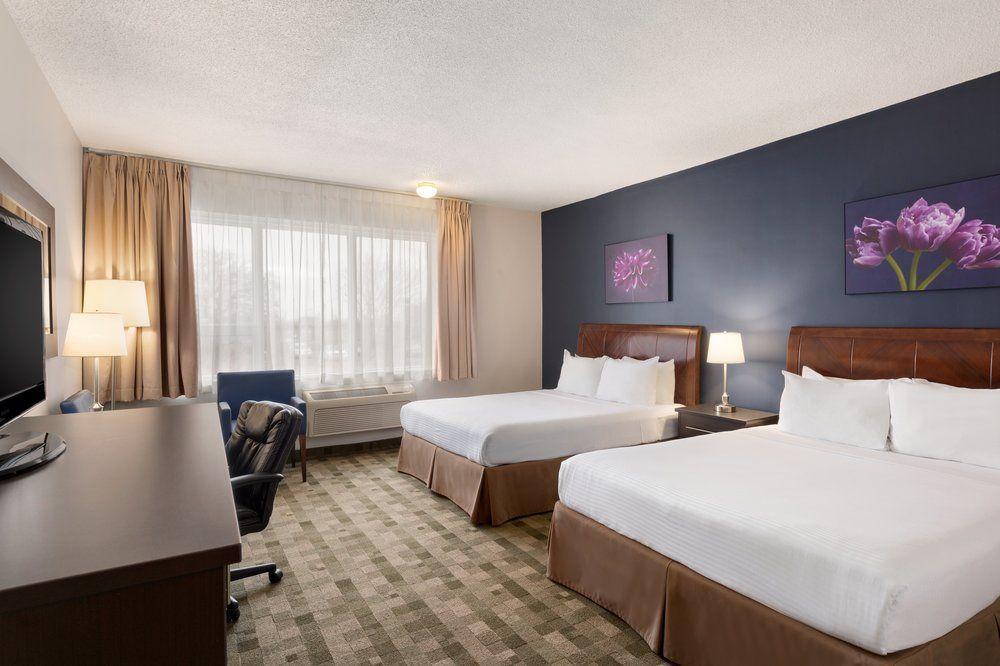 Days Inn By Wyndham Montreal Airport Conference Centre Dorval Buitenkant foto