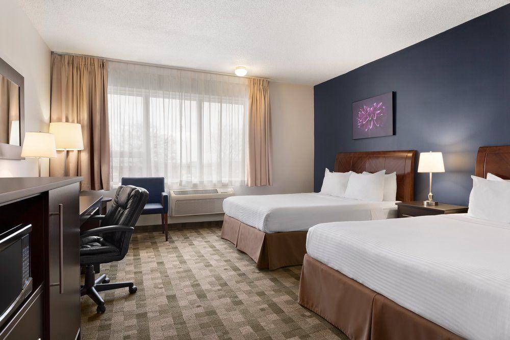 Days Inn By Wyndham Montreal Airport Conference Centre Dorval Buitenkant foto